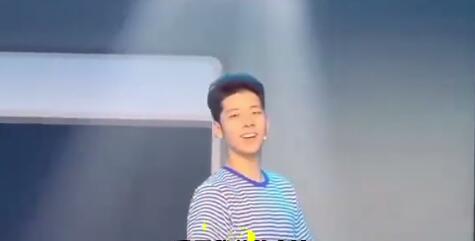 郭涛儿子高中毕业 18岁的石头成熟帅气